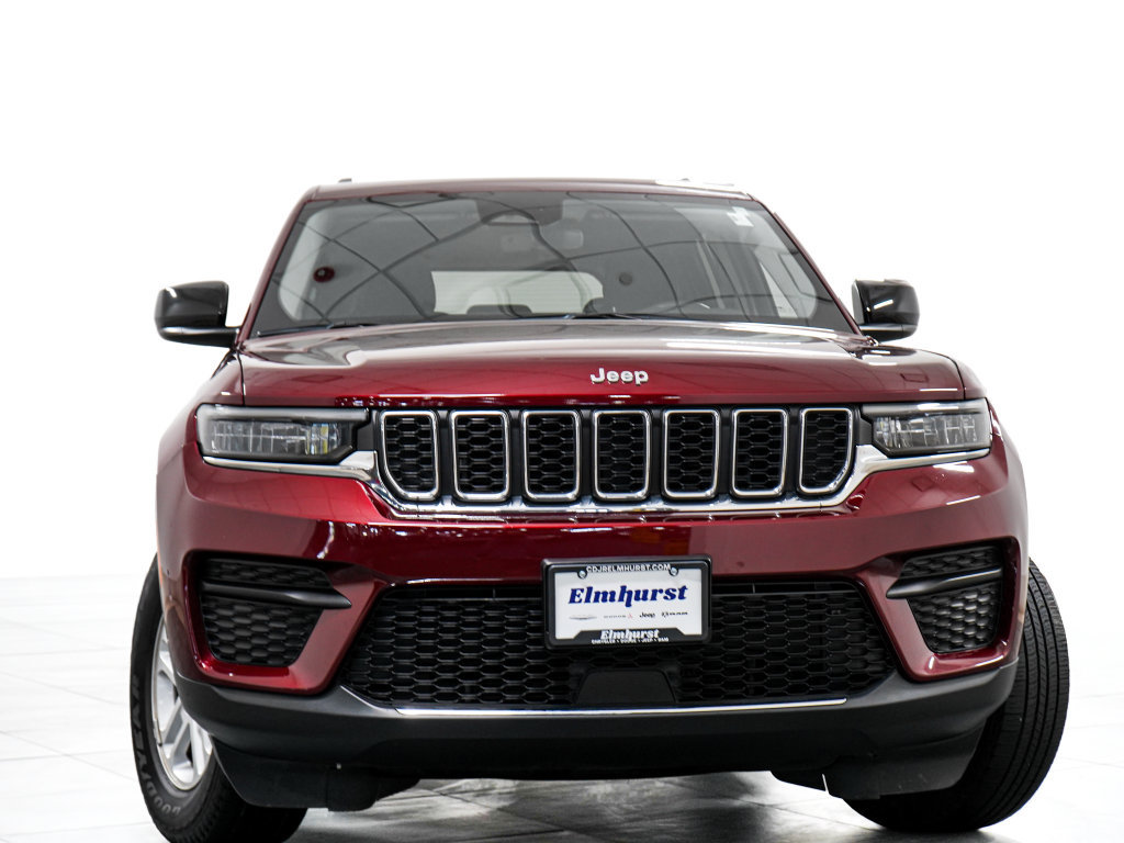 Used 2023 Jeep Grand Cherokee Laredo AWD/4WD image 3