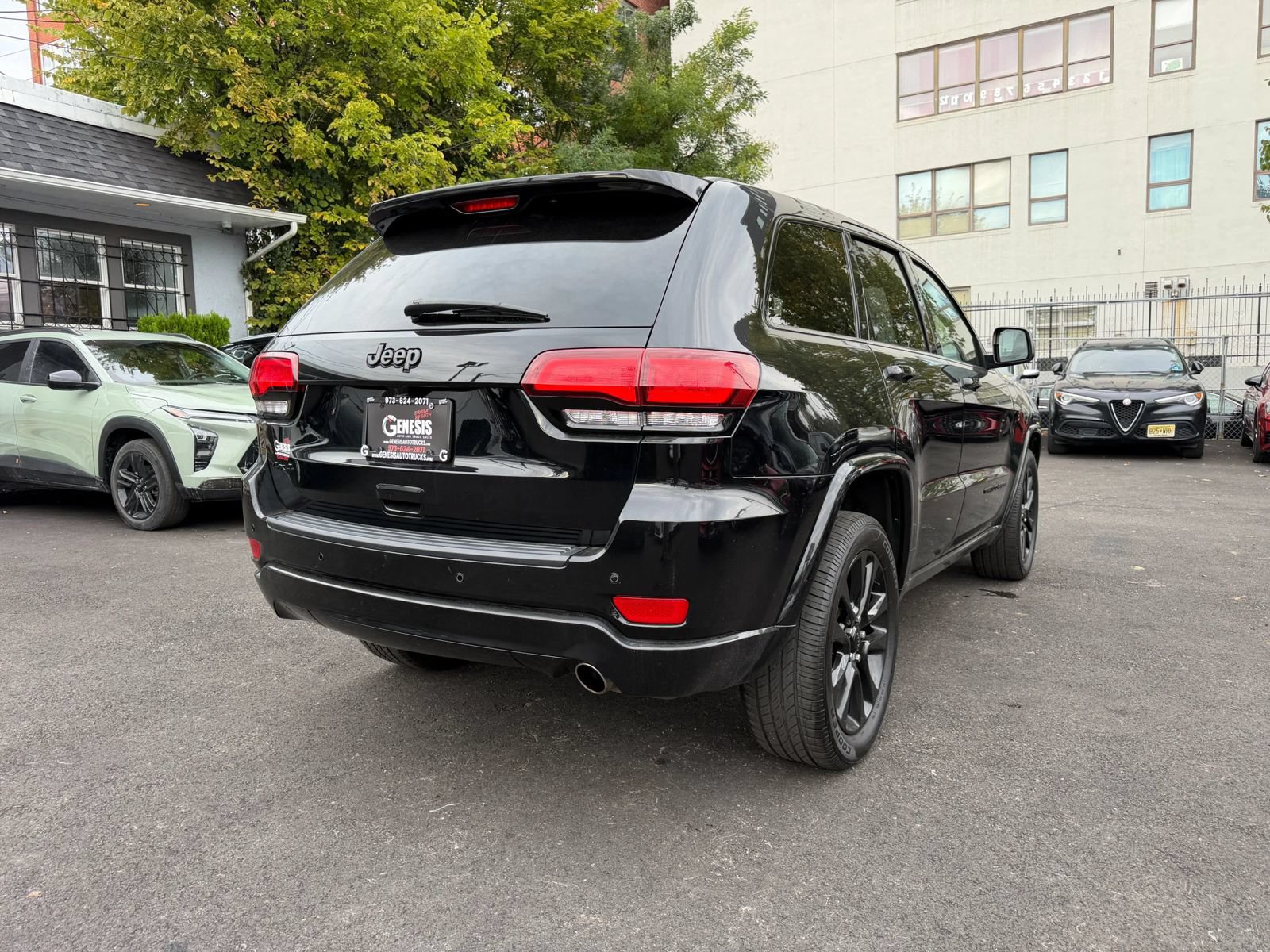 Used 2019 Jeep Grand Cherokee Altitude AWD/4WD image 6