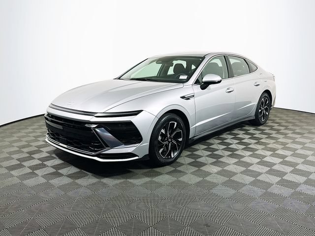 Used 2025 Hyundai Sonata SEL FWD image 4