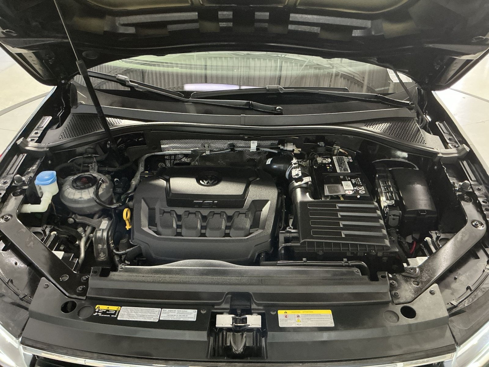 Used 2022 Volkswagen Tiguan SE R-Line AWD/4WD image 17