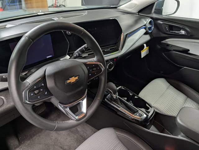 Used 2025 Chevrolet Trax LT w/ Driver Confidence Package image 16