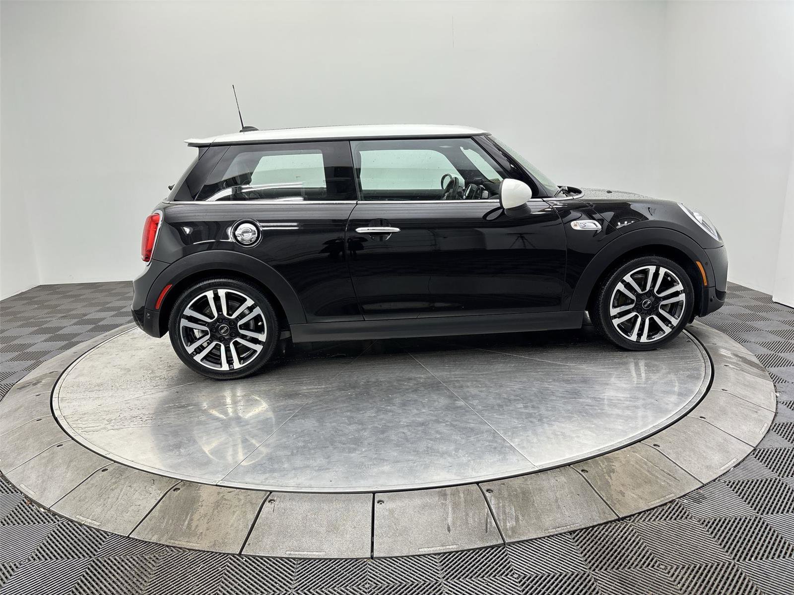 Used 2019 MINI Cooper S w/ Driver Assistance Package image 17