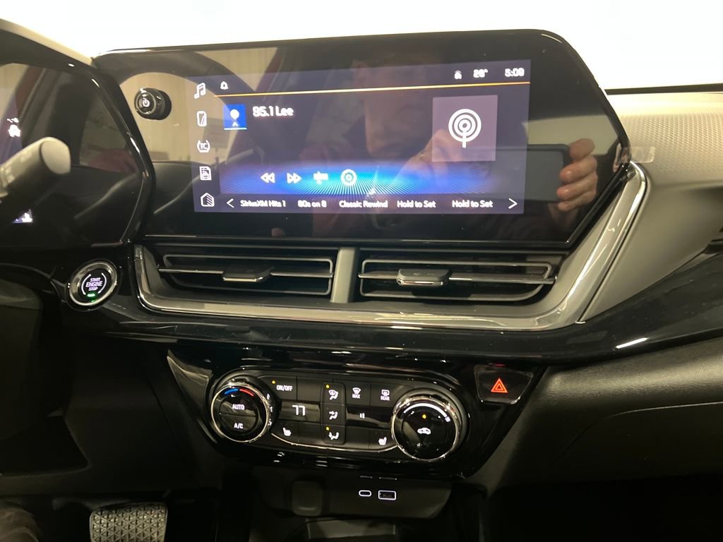 New 2026 Chevrolet Trax RS w/ Sunroof Package image 22