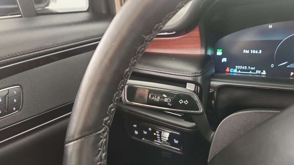 Used 2022 Lincoln Nautilus Reserve image 21