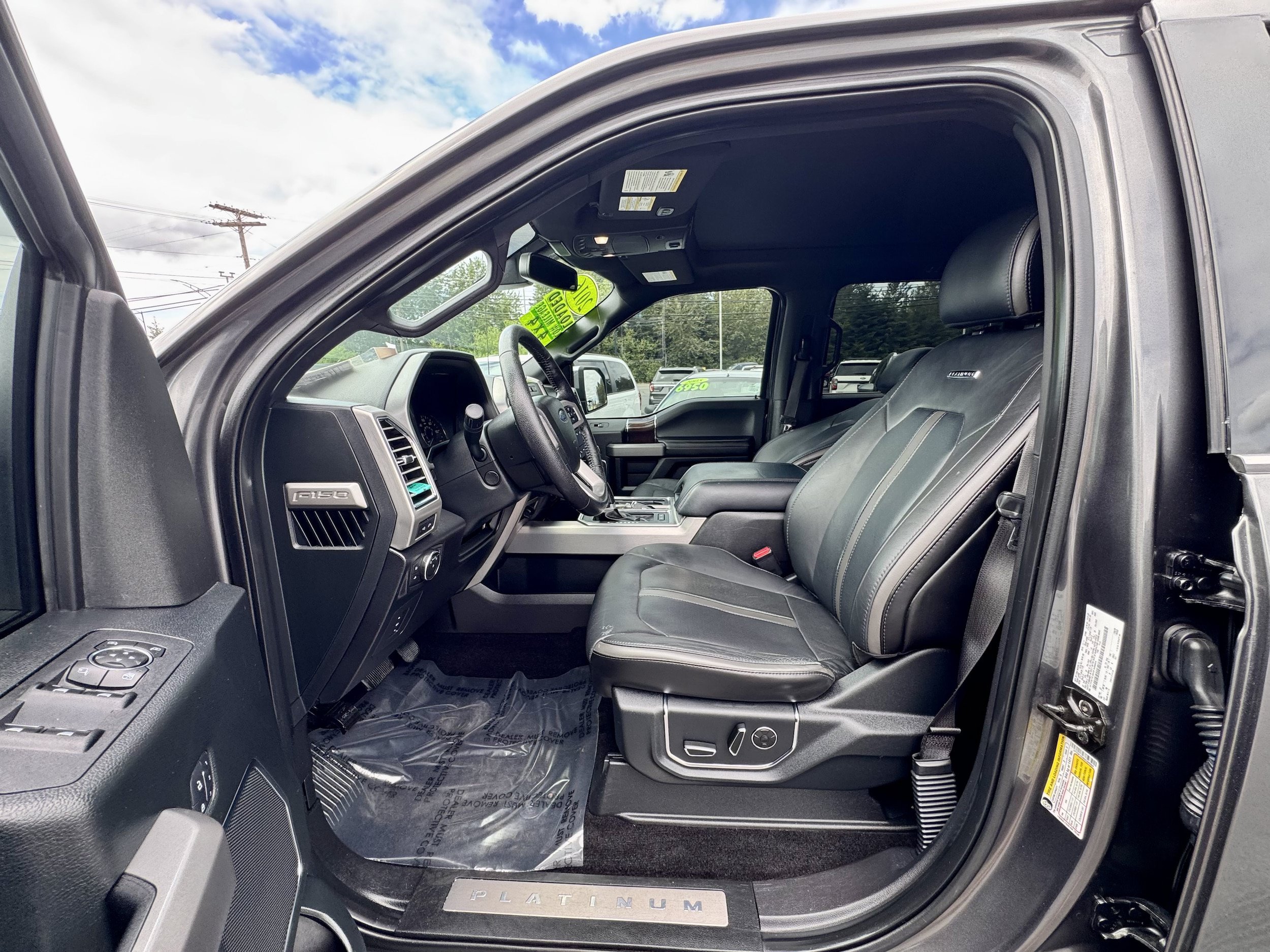 Used 2016 Ford F150 Platinum w/ Equipment Group 701A Luxury AWD/4WD image 9