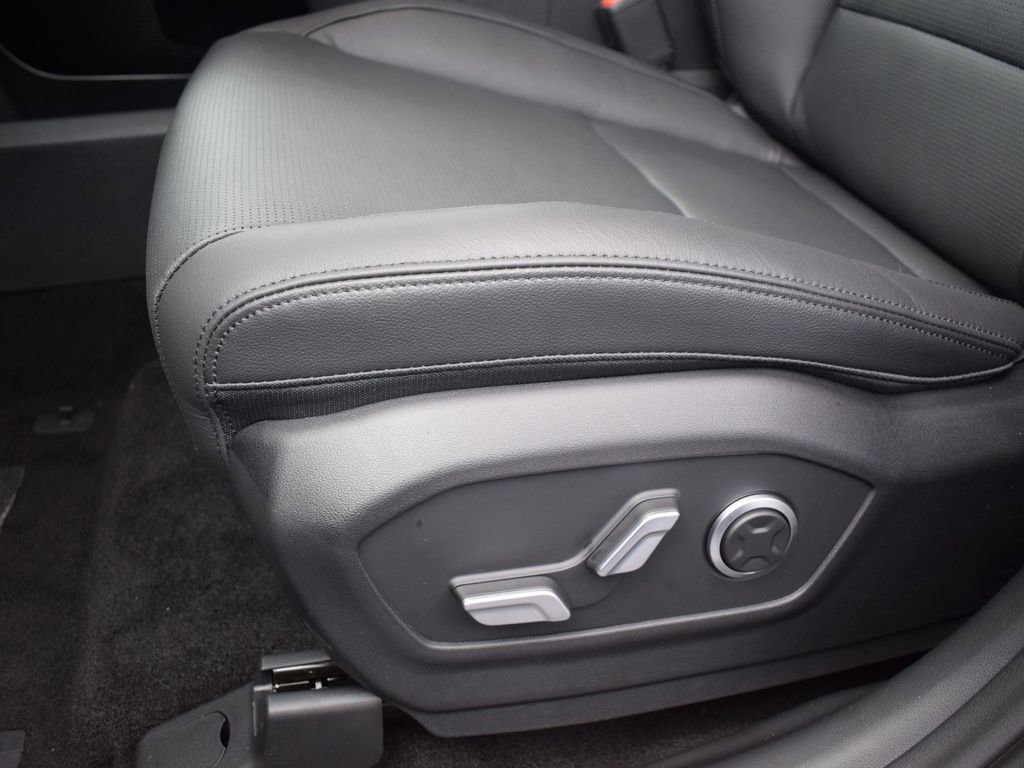 Used 2025 Hyundai Santa Fe Limited image 27