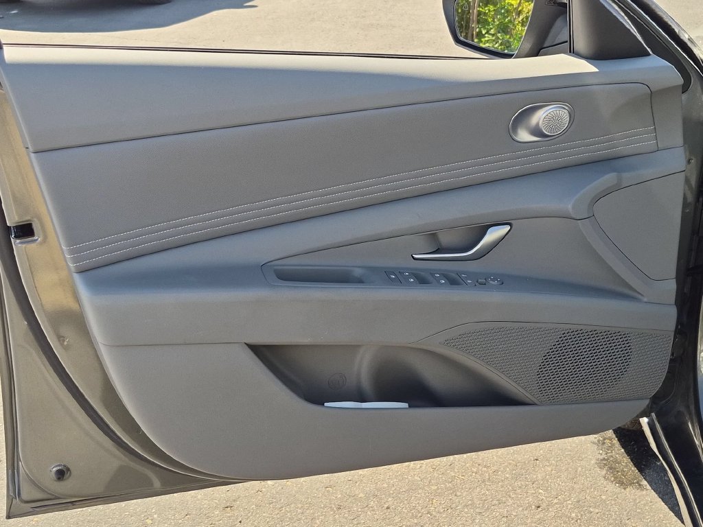Used 2026 Hyundai Elantra Sport FWD image 11