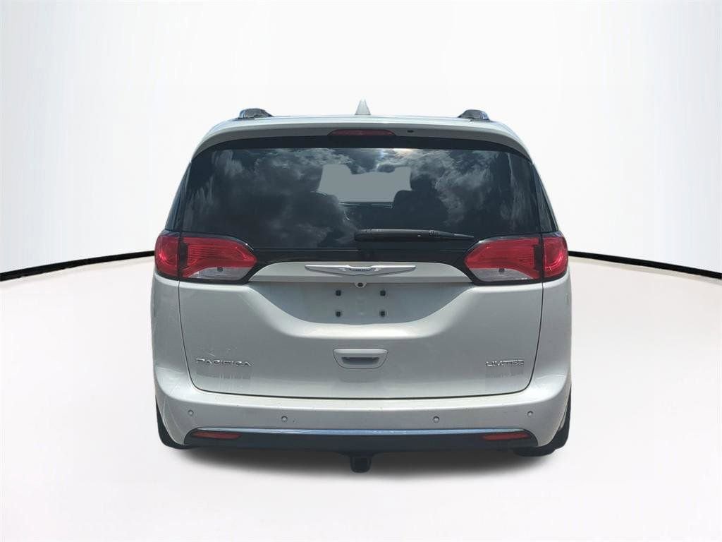 Used 2017 Chrysler Pacifica Limited FWD image 6