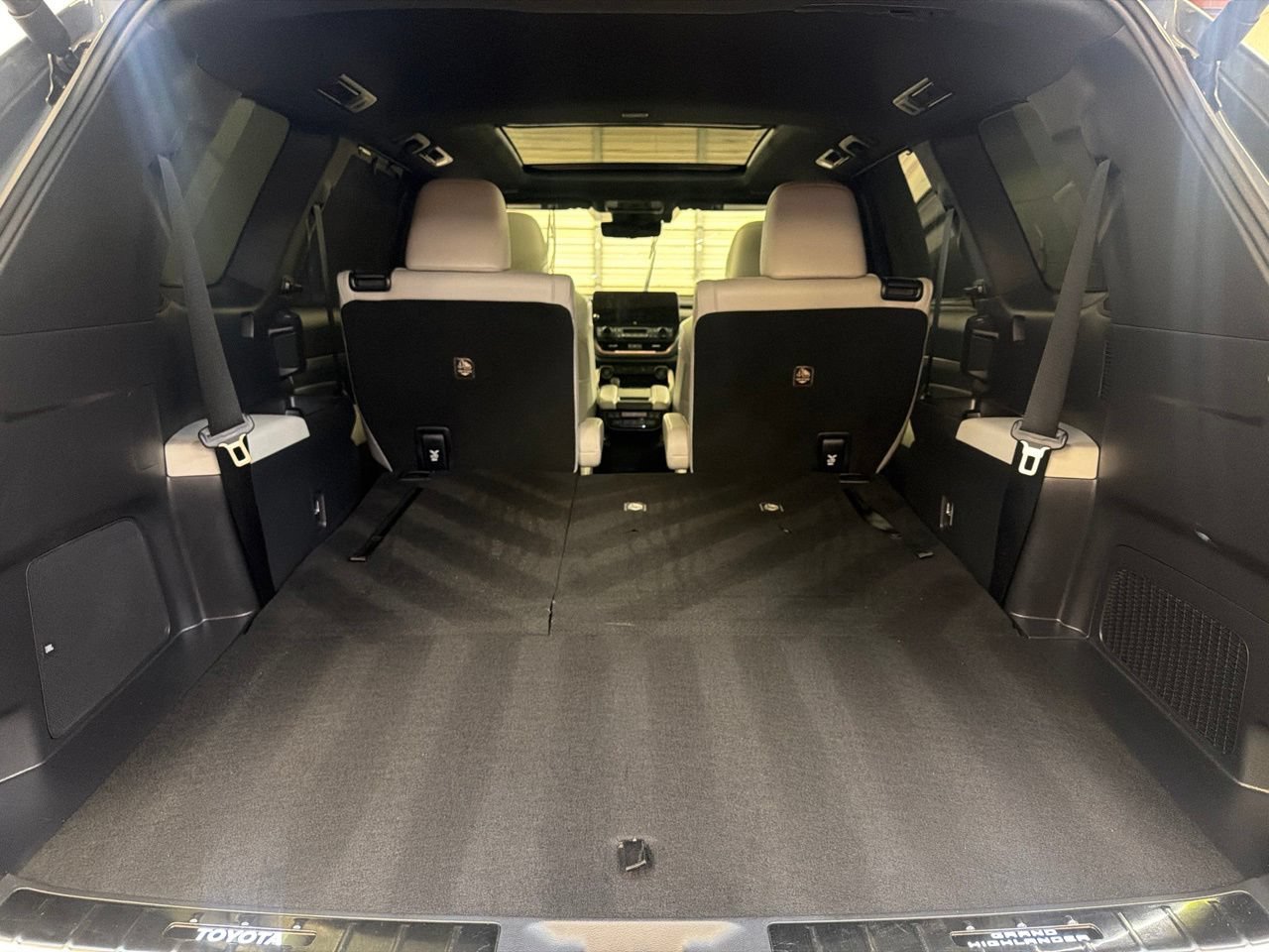 Used 2025 Toyota Grand Highlander AWD Hybrid image 24