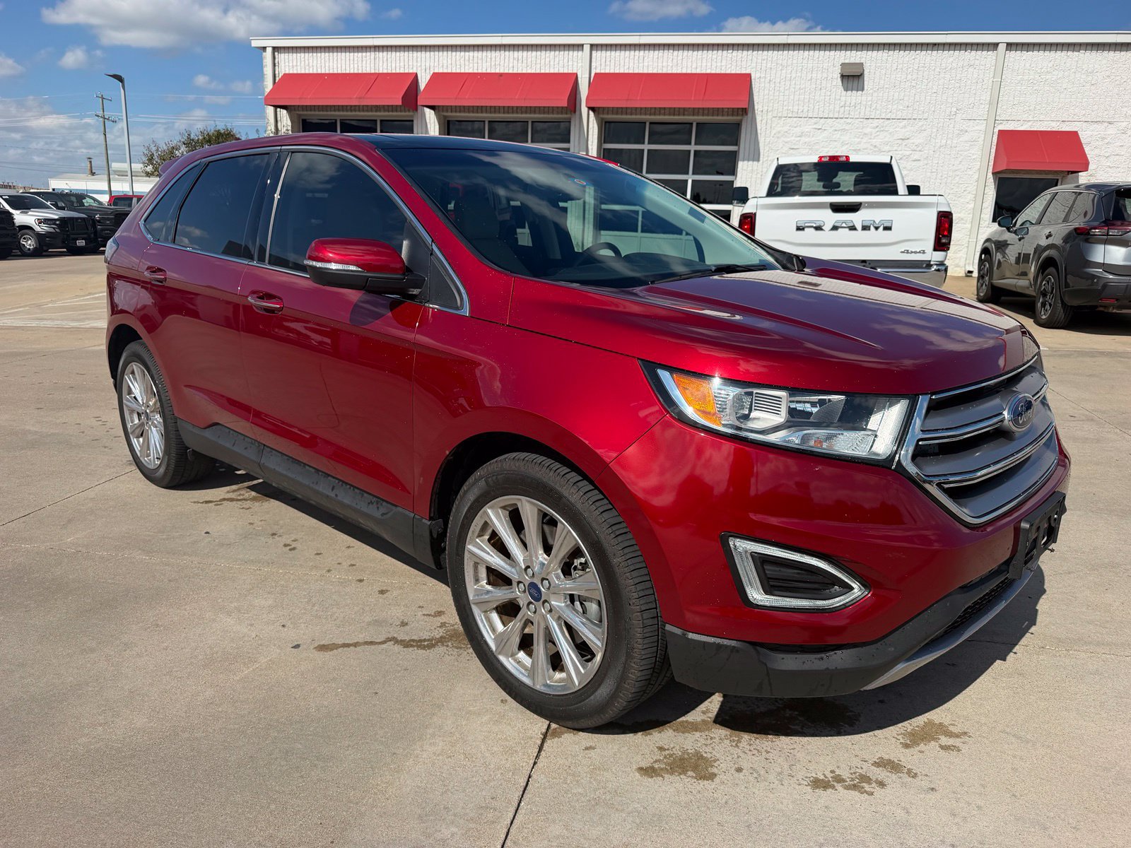 Used 2017 Ford Edge Titanium w/ Equipment Group 301A FWD image 3