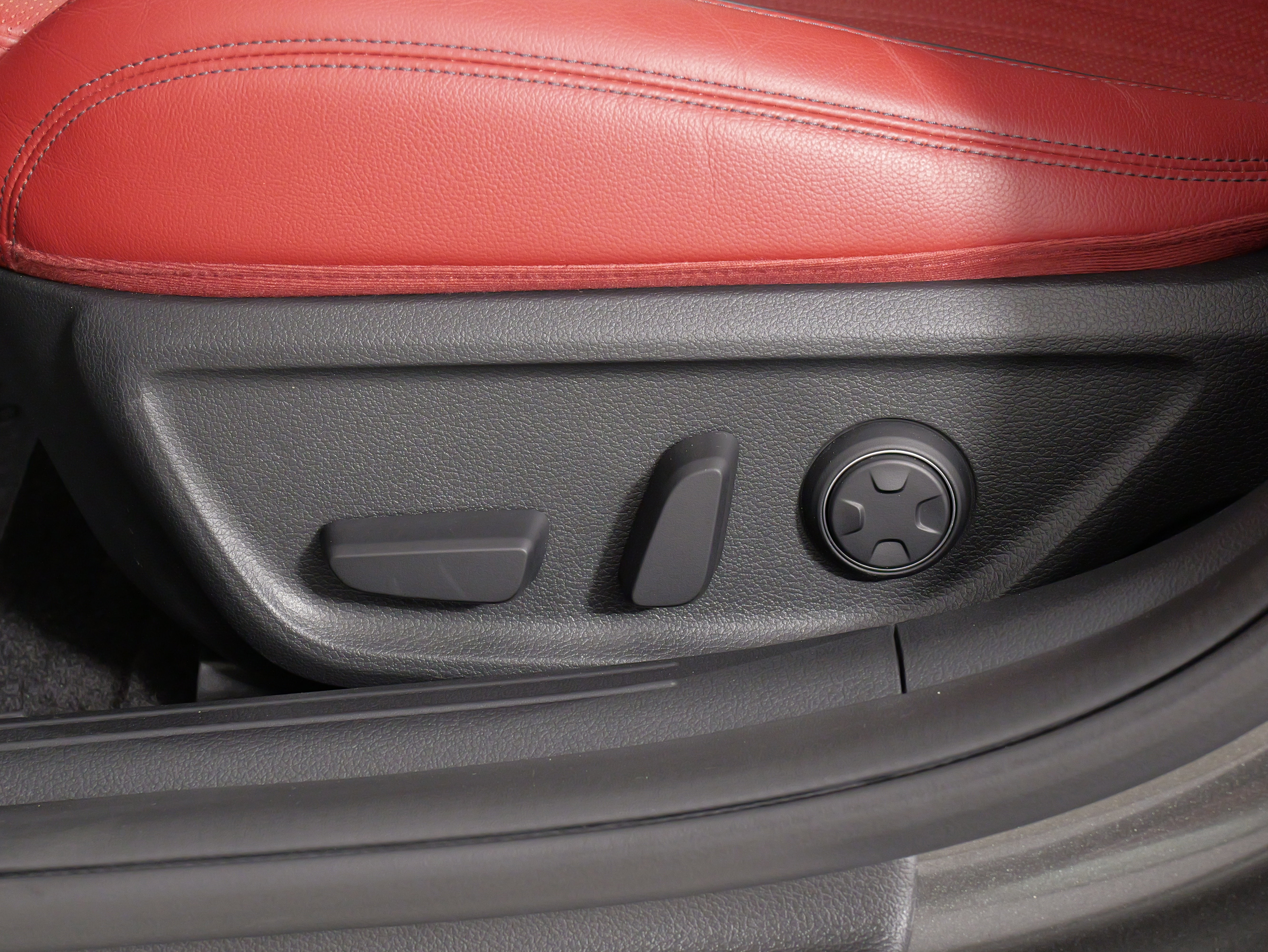 Used 2023 Genesis G70 2.0T w/ Sport Prestige Package image 37