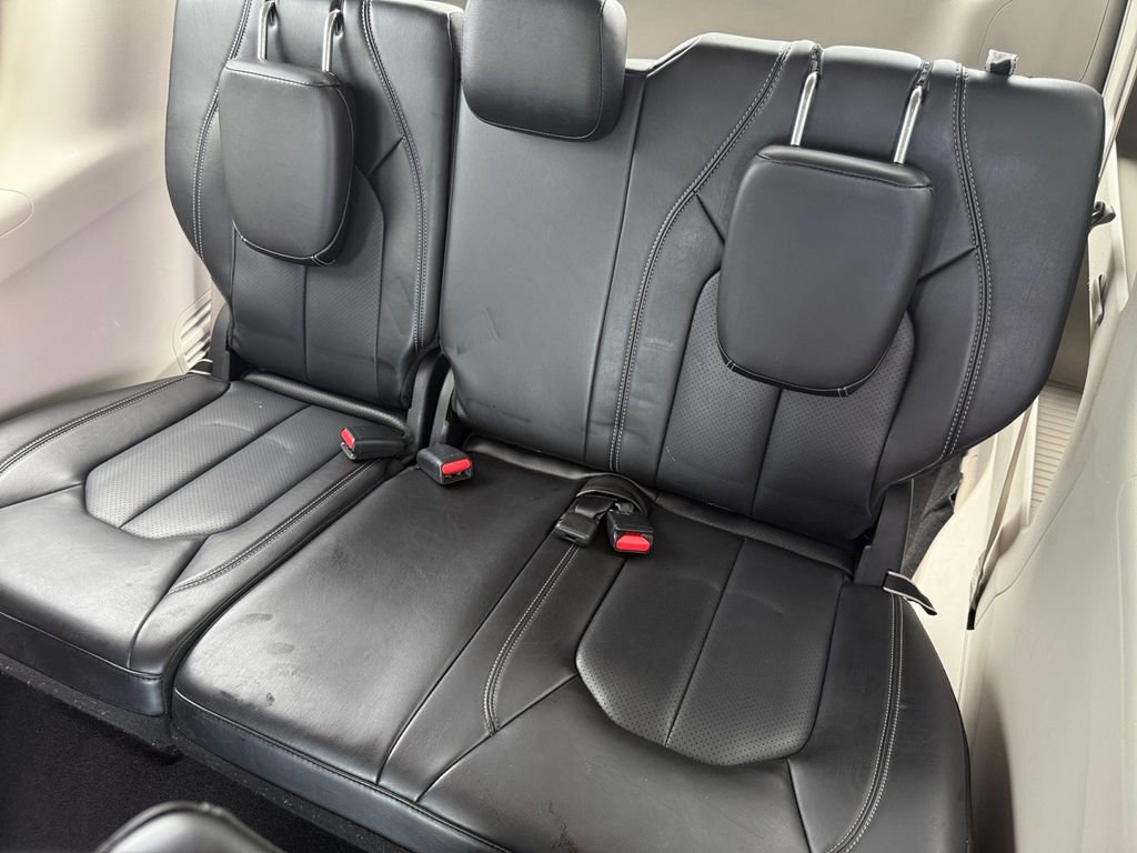 Certified 2023 Chrysler Pacifica Touring-L image 15