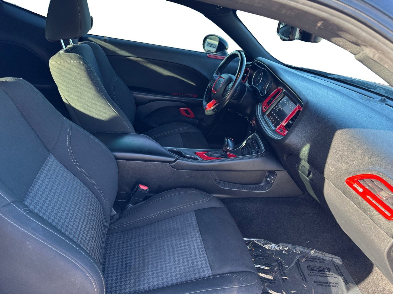 Used 2022 Dodge Challenger SXT image 15