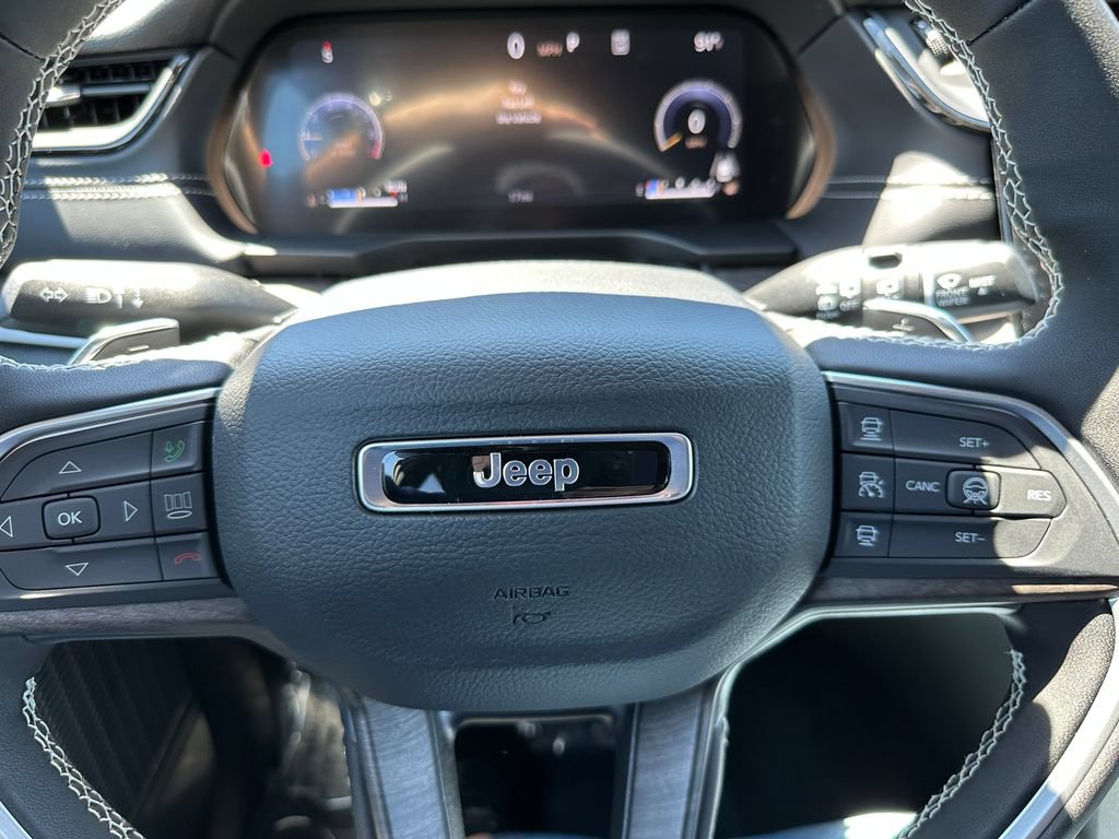 New 2026 Jeep Grand Cherokee L Limited w/ Limited Altitude Package AWD/4WD image 24
