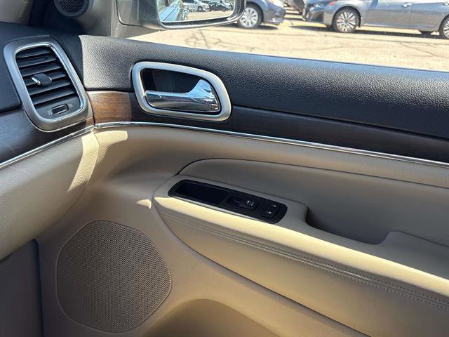 Used 2018 Jeep Grand Cherokee Limited image 32