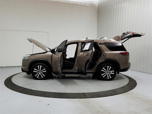 Used 2024 Nissan Pathfinder Platinum w/ Cargo Package image 12