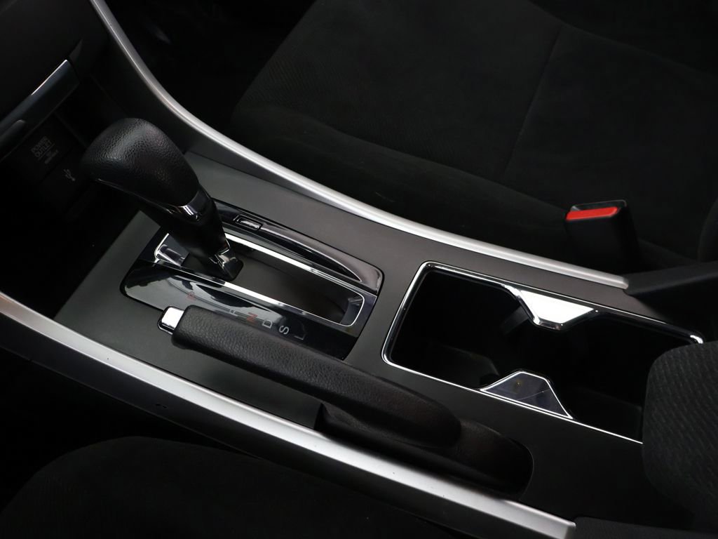 Used 2013 Honda Accord LX image 41