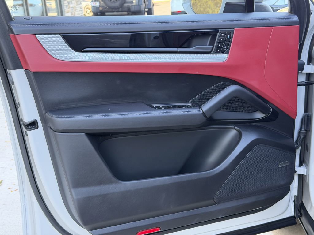 Used 2024 Porsche Cayenne Coupe image 20