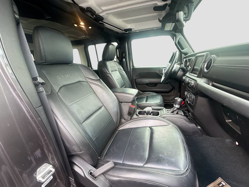 Used 2022 Jeep Wrangler Unlimited Sahara AWD/4WD image 32