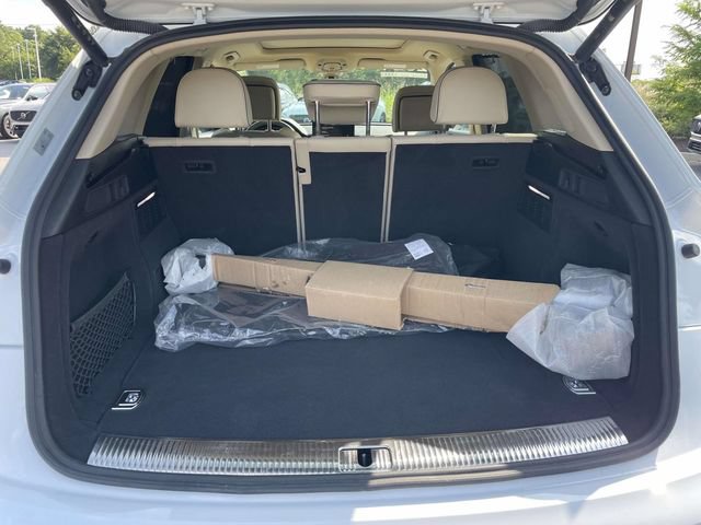 Certified 2024 Audi Q5 e Prestige w/ Prestige Package AWD/4WD image 10