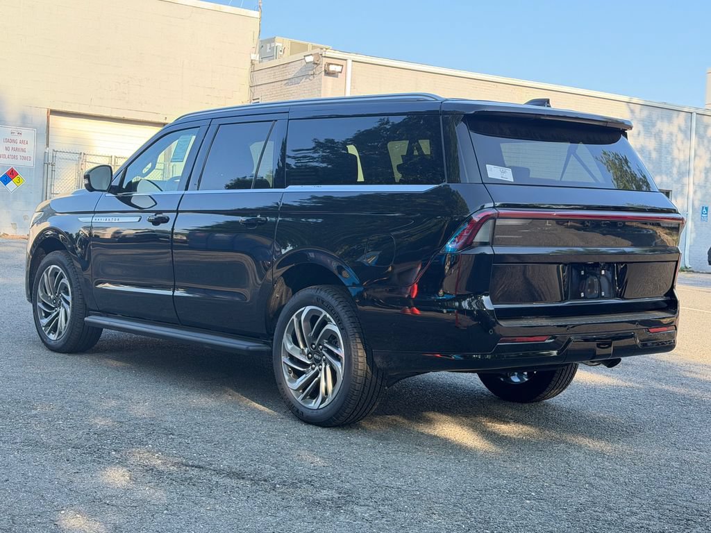 New 2027 Lincoln Navigator L Premier AWD/4WD image 4