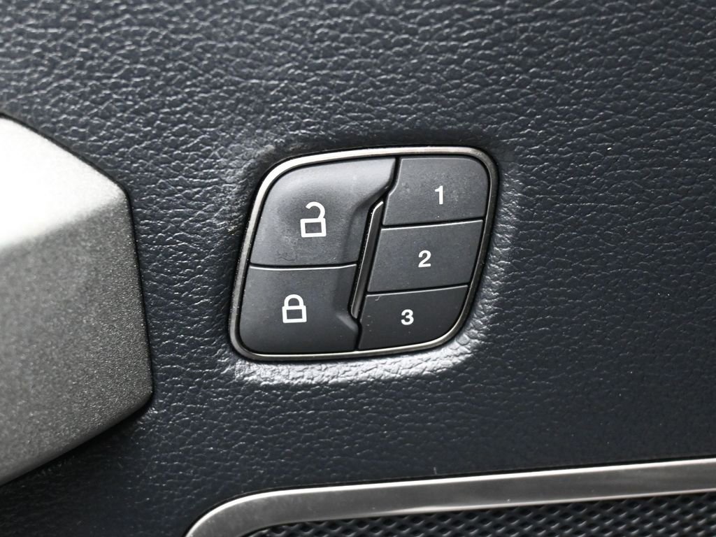 Used 2018 Ford F150 Raptor w/ Equipment Group 802A Luxury image 12