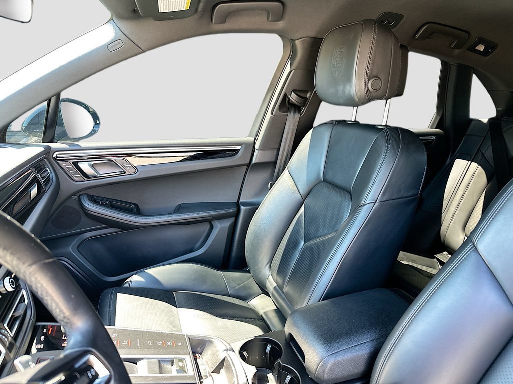 Certified 2023 Porsche Macan AWD/4WD image 26