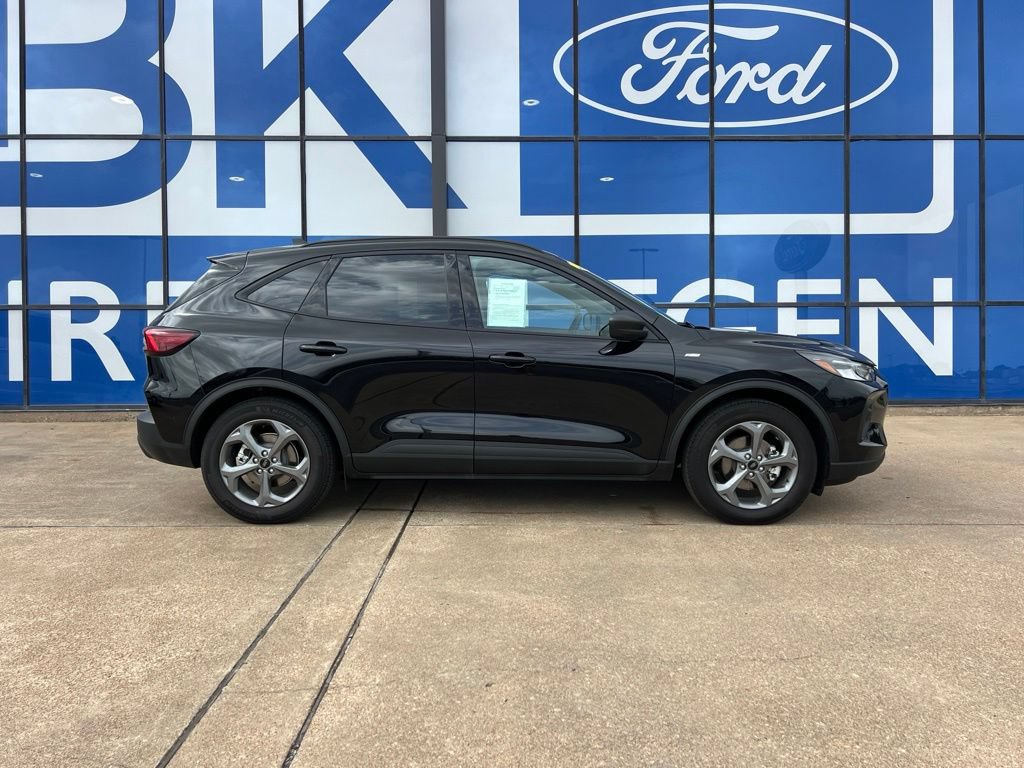 Used 2025 Ford Escape ST-Line w/ Tech Pack #1 FWD image 4