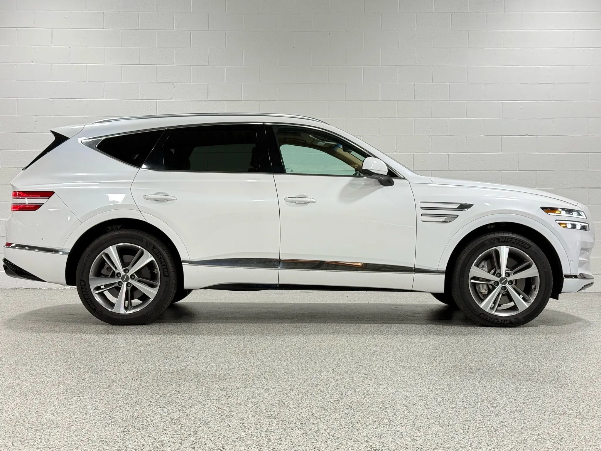 Used 2021 Genesis GV80 3.5T Advanced + w/ Cargo Package image 5