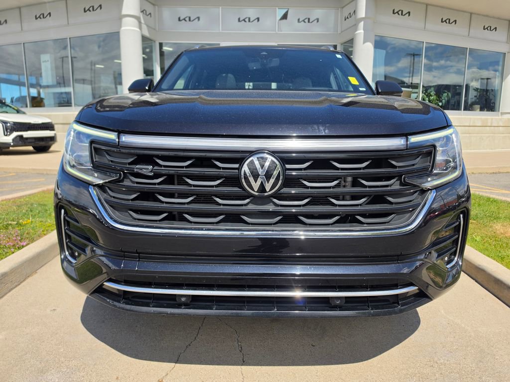 Used 2024 Volkswagen Atlas Cross Sport SEL R-Line AWD/4WD image 2