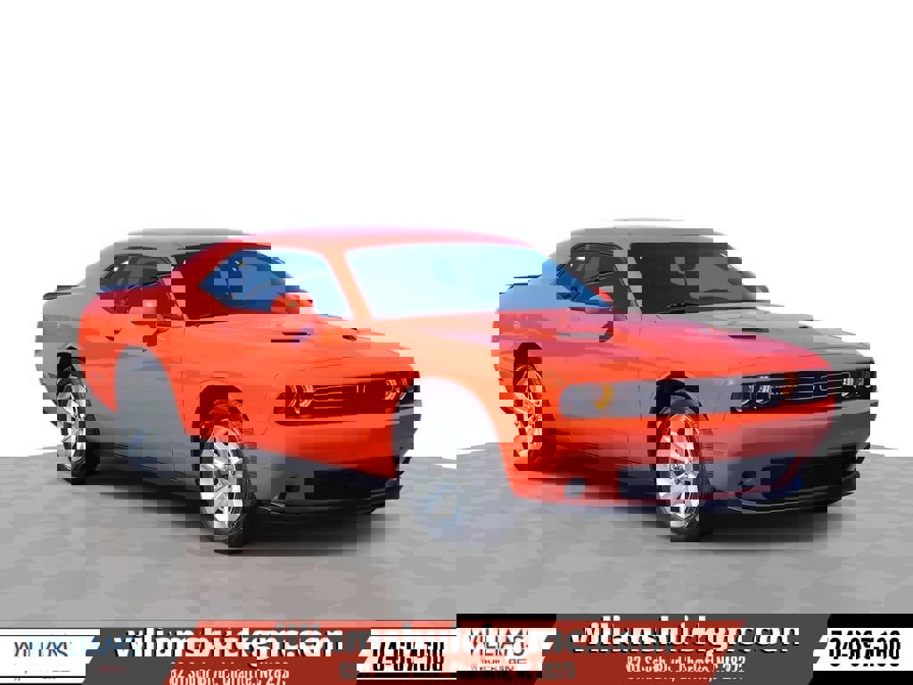 Used 2023 Dodge Challenger SXT image 1