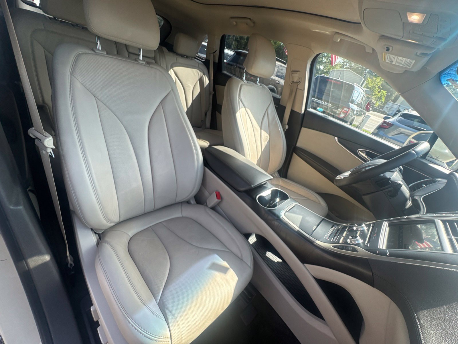Used 2018 Lincoln MKX Reserve w/ Lincoln MKX Climate Package FWD image 14