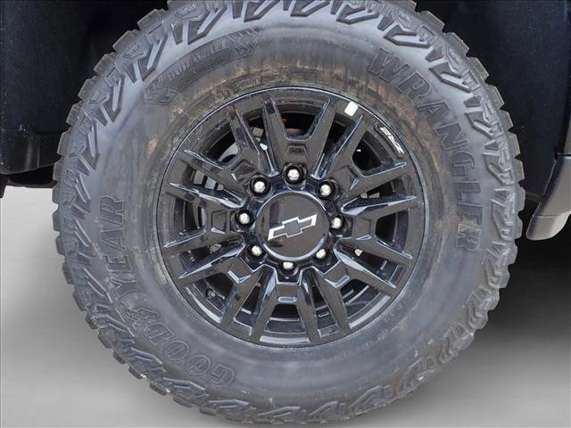 New 2026 Chevrolet Silverado 2500 ZR2 AWD/4WD image 6