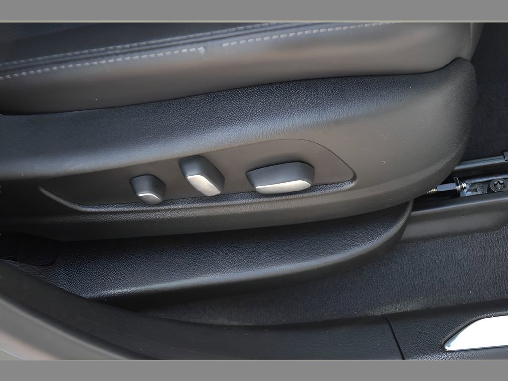 Used 2025 Cadillac XT5 Premium Luxury FWD image 32