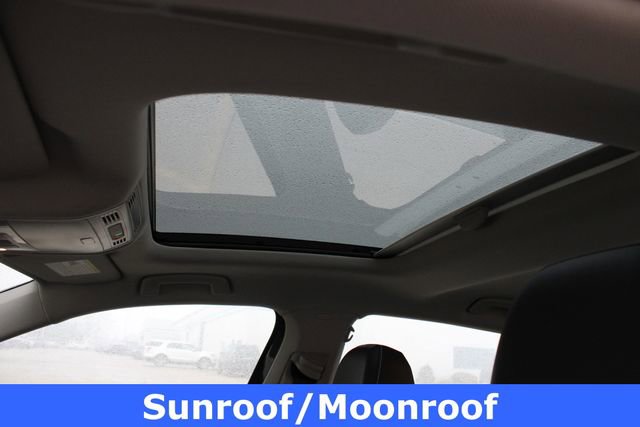 Used 2025 Volkswagen Jetta SE w/ Sunroof Package image 5