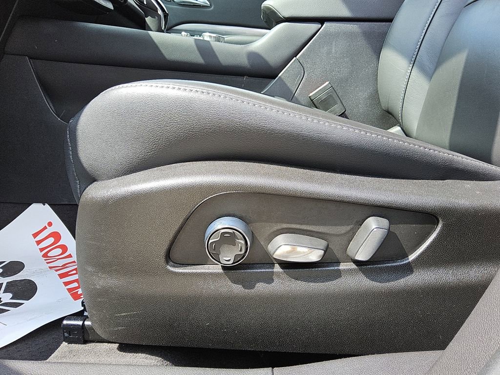 Used 2025 Cadillac XT4 Premium Luxury image 16