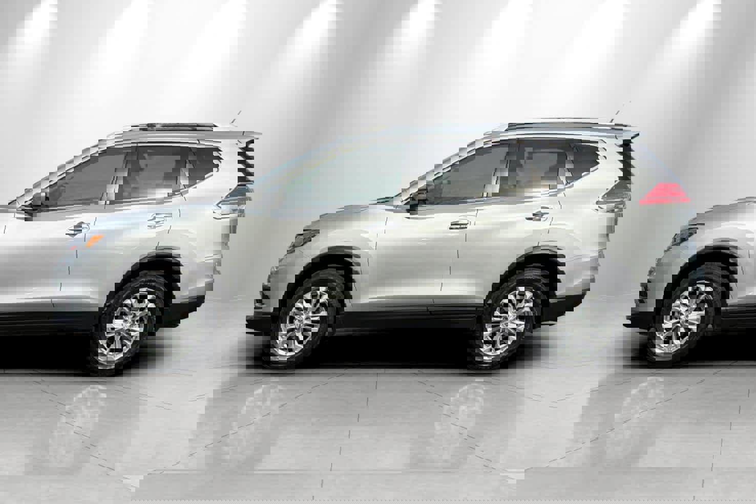 Used 2016 Nissan Rogue SV w/ SV Moonroof Package image 5