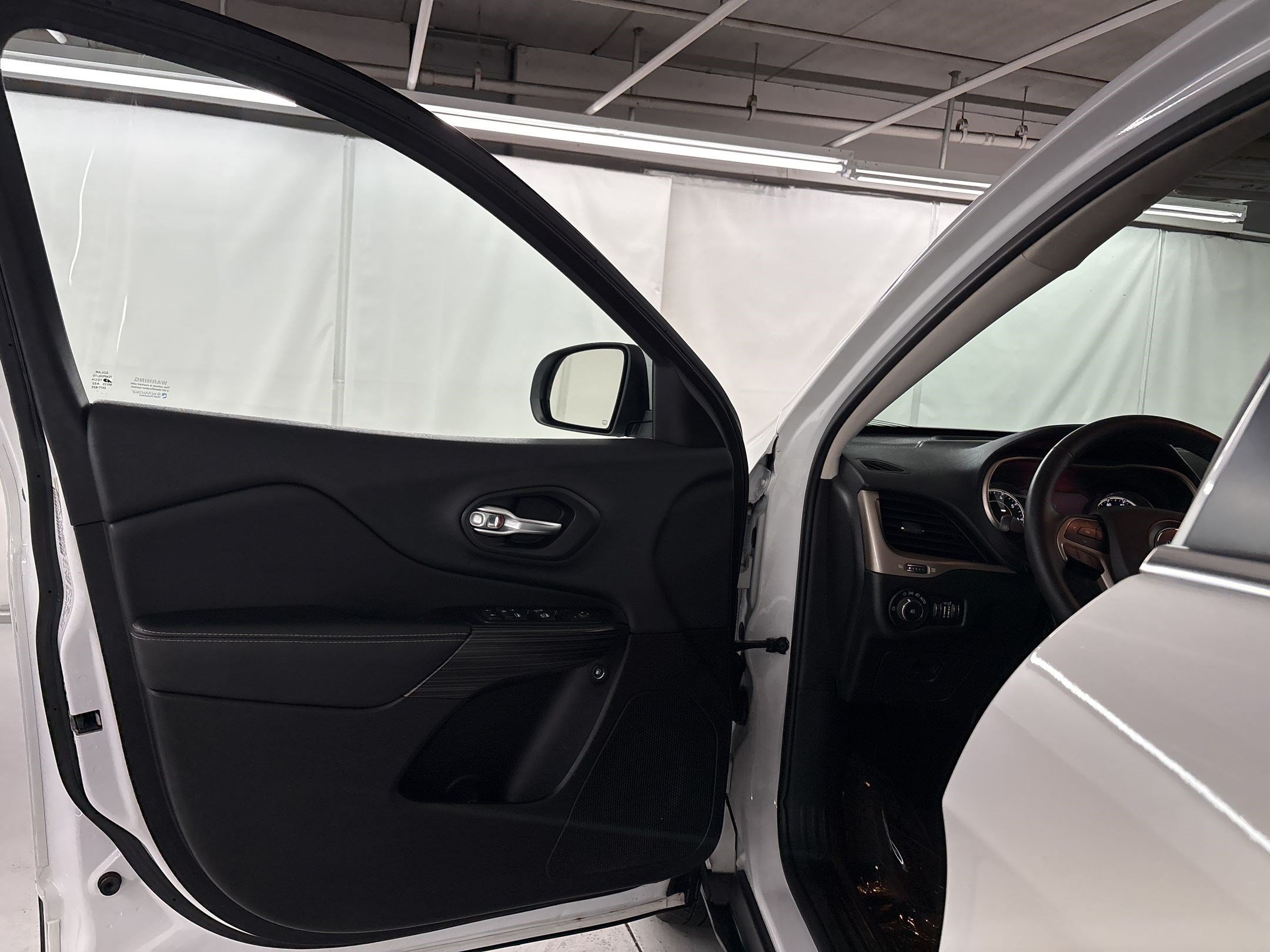 Used 2014 Jeep Cherokee Limited FWD image 14