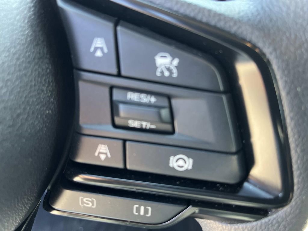 Used 2025 Subaru Crosstrek 2.0i Premium image 29