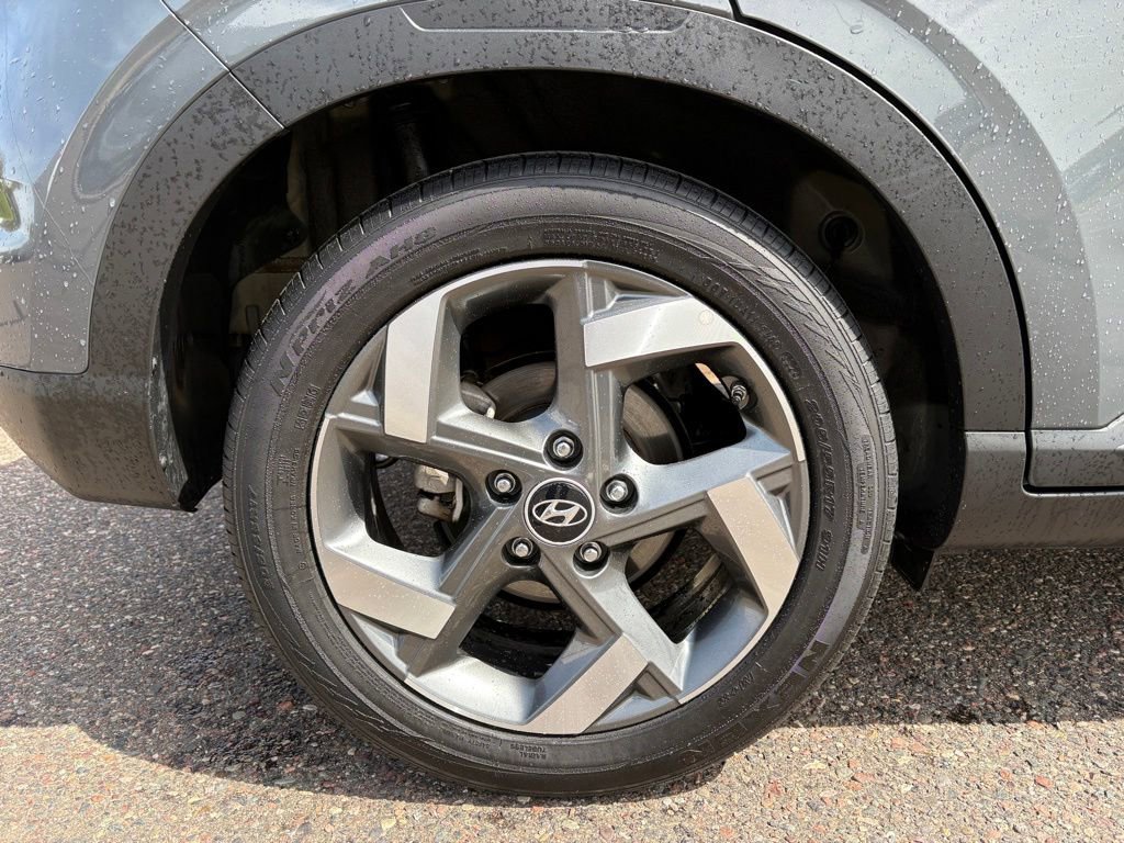 Used 2025 Hyundai Venue SEL FWD image 10