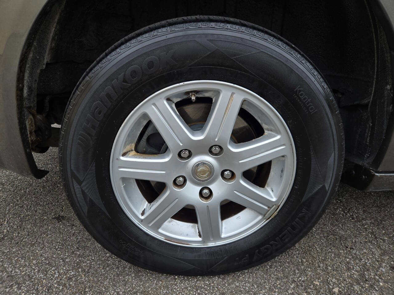 Used 2010 Chrysler Town & Country Touring Plus FWD image 37