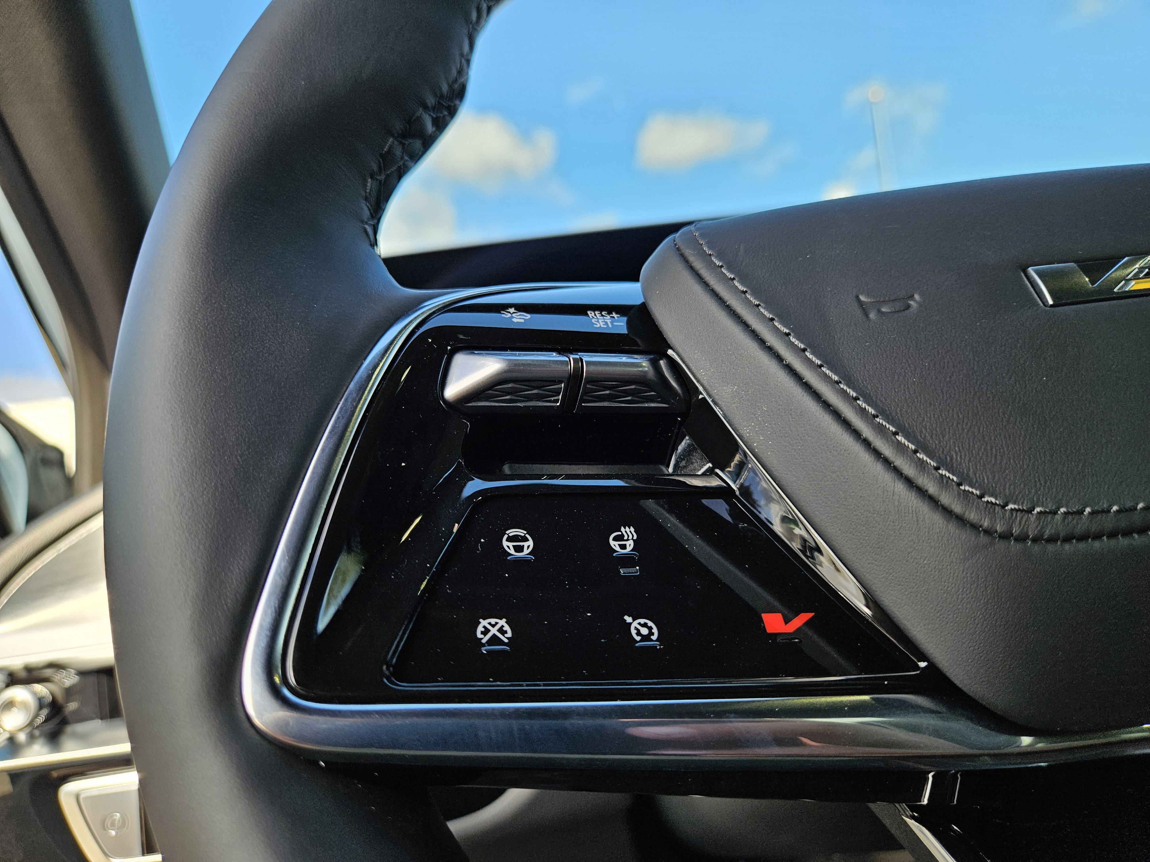 New 2026 Cadillac Lyriq V w/ Exterior Carbon Fiber Package image 32