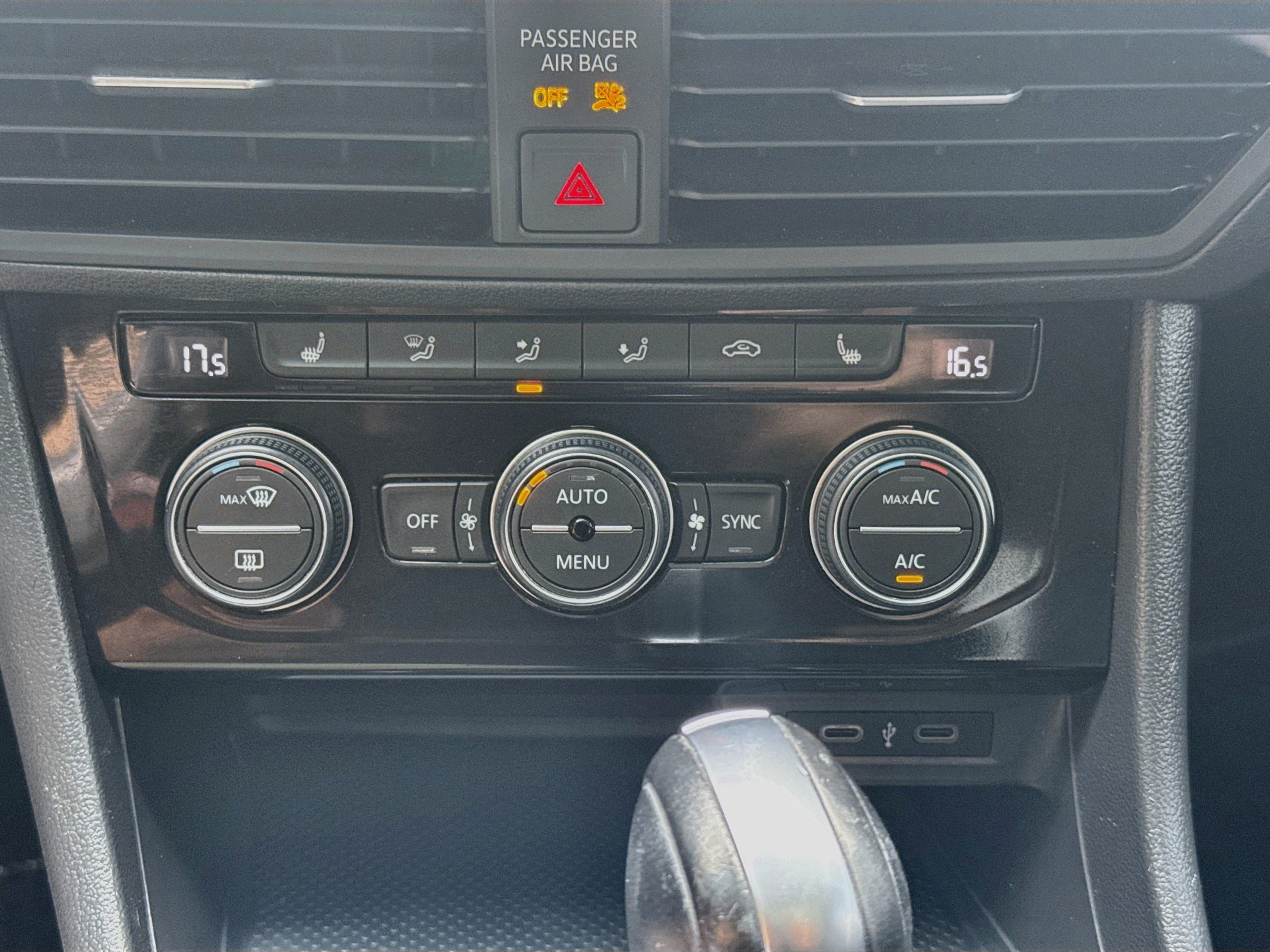 Used 2021 Volkswagen Jetta SE FWD image 12