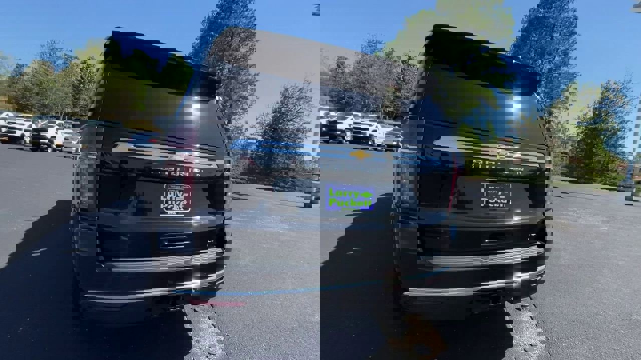 Used 2022 Chevrolet Suburban LT image 7