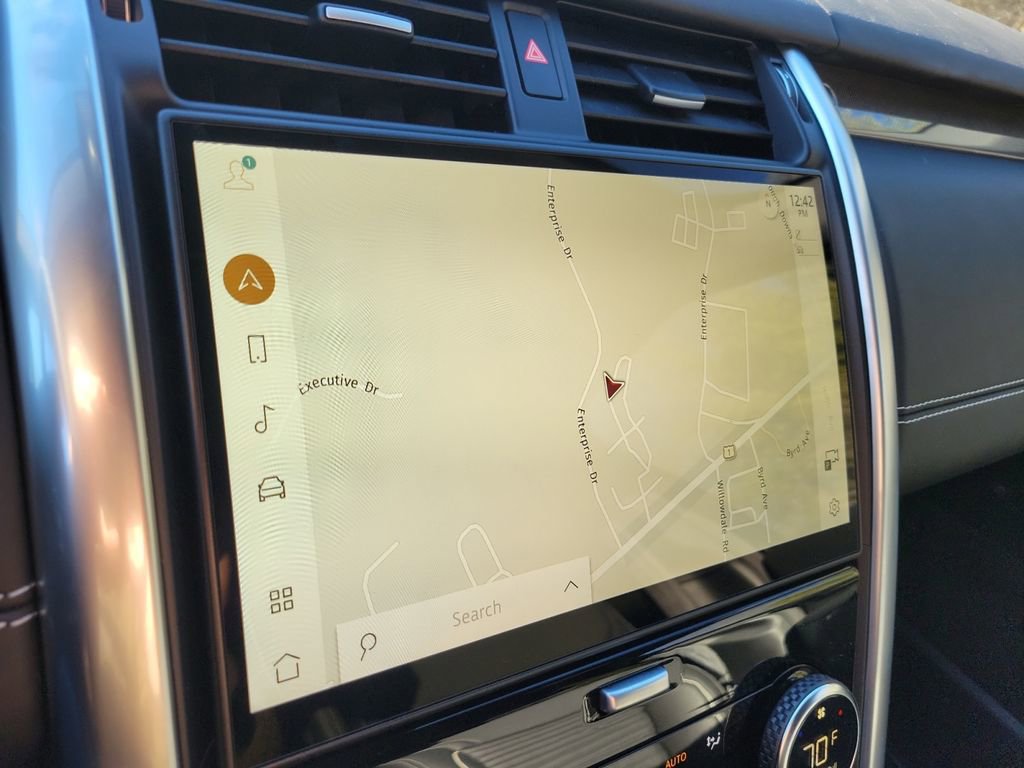 New 2024 Land Rover Discovery Metropolitan Edition image 36