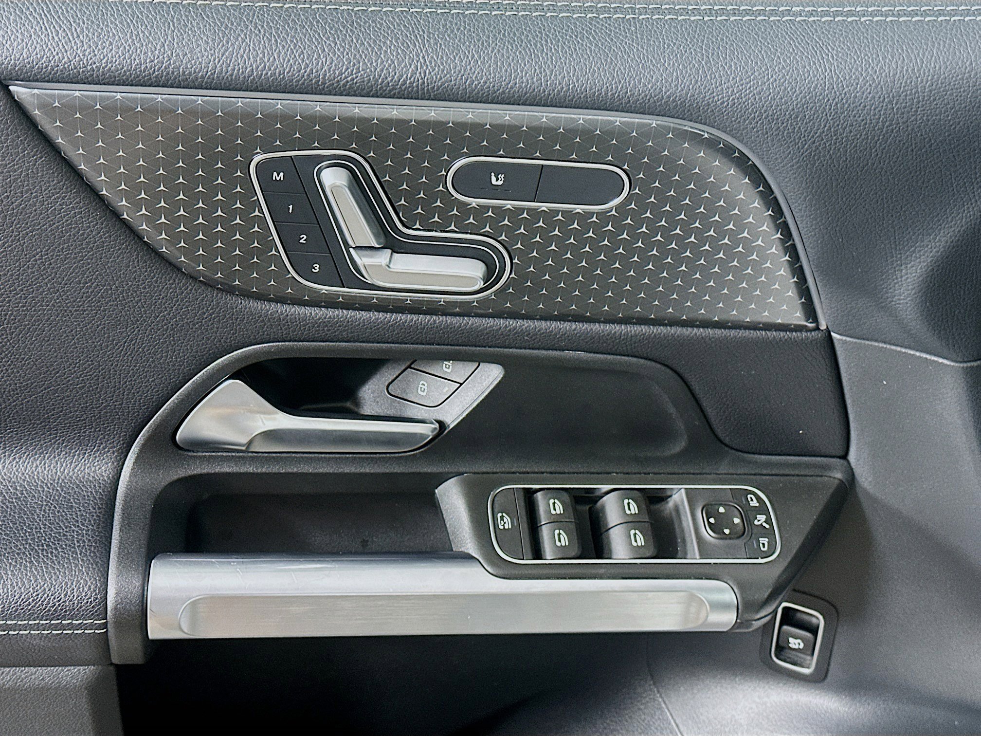 Used 2025 Mercedes-Benz GLB 250 image 15
