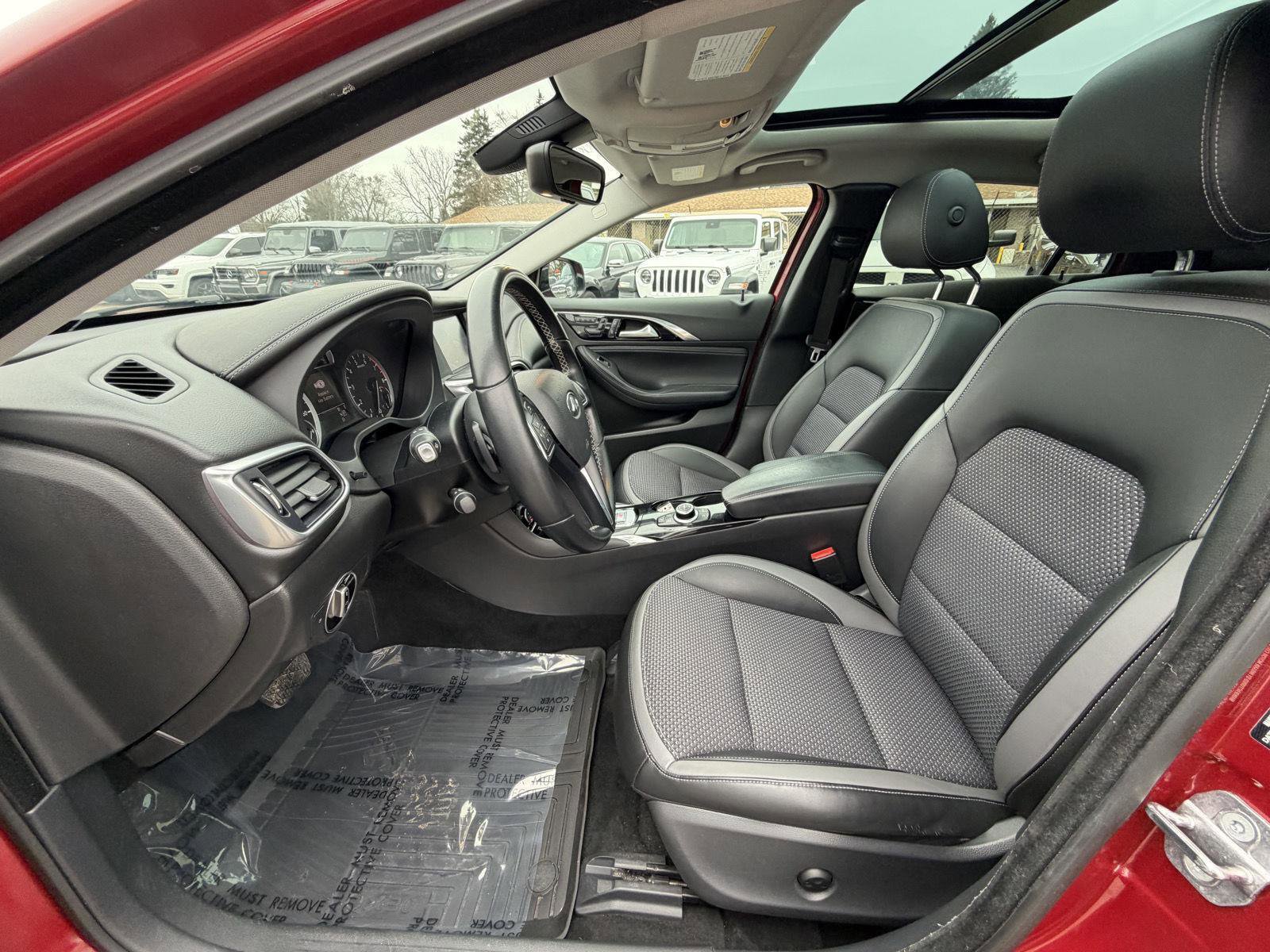 Used 2018 INFINITI QX30 AWD image 12