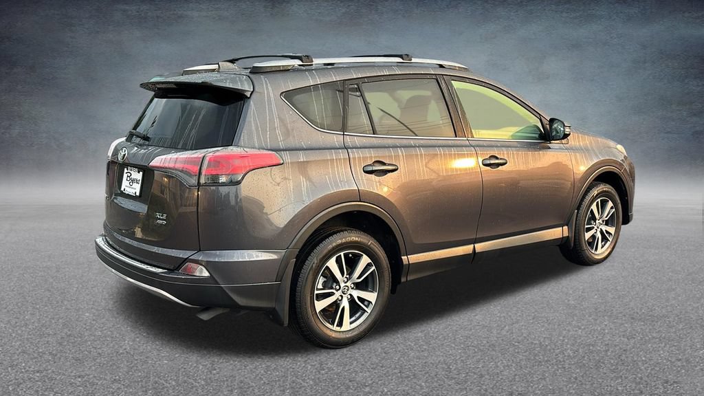 Used 2018 Toyota RAV4 XLE AWD/4WD image 31