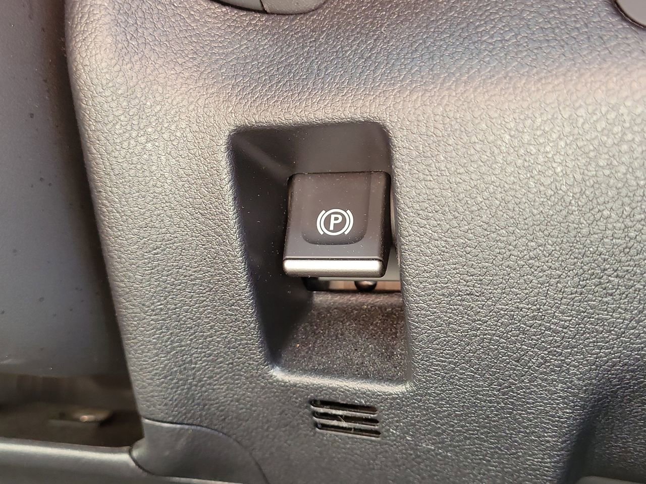 Used 2021 Lexus UX 200 image 32