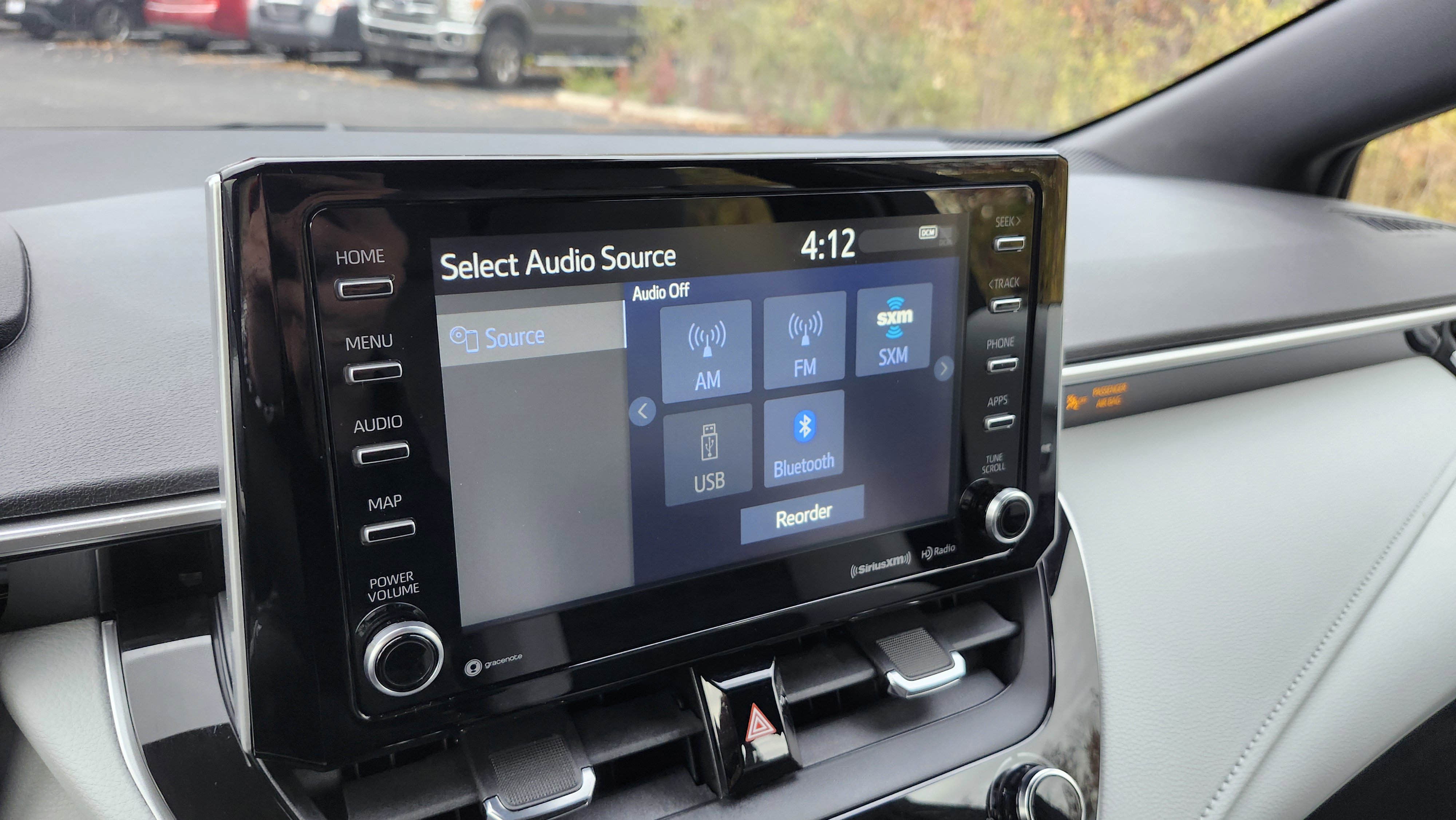 Used 2022 Toyota Corolla SE w/ SE Preferred Package image 4